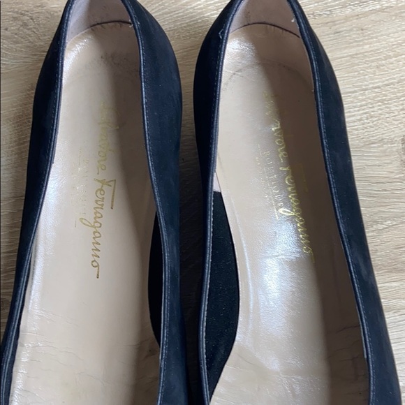 Salvatore Ferragamo Bow Suede Leather Flats - Picture 7 of 8